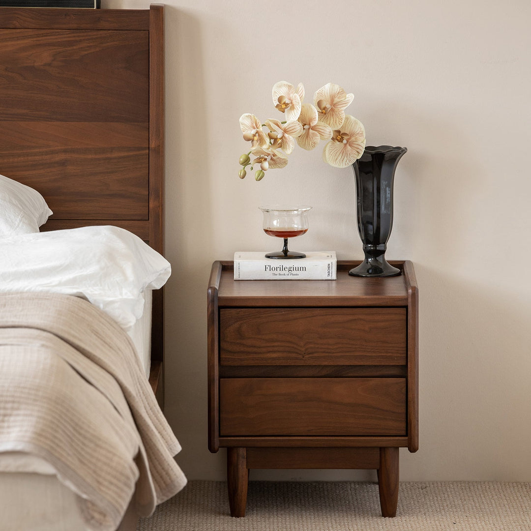 Side Table Size Guide: How Tall Should a Side Table Be Next to a Sofa or Bed?