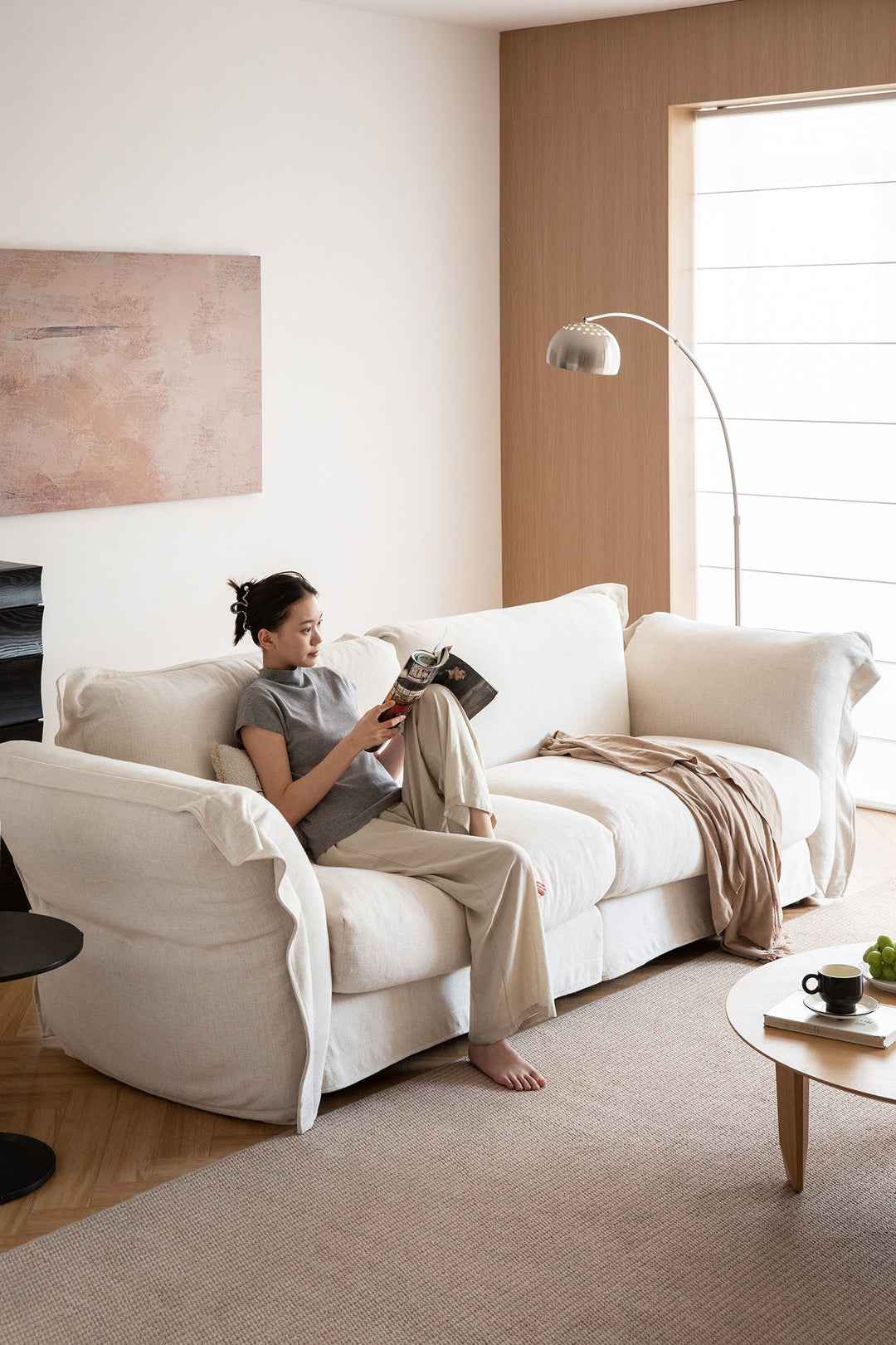 Large cream fabric sofa for US living rooms, sized 80–98 inches for family rooms, apartments, and open-plan homes.