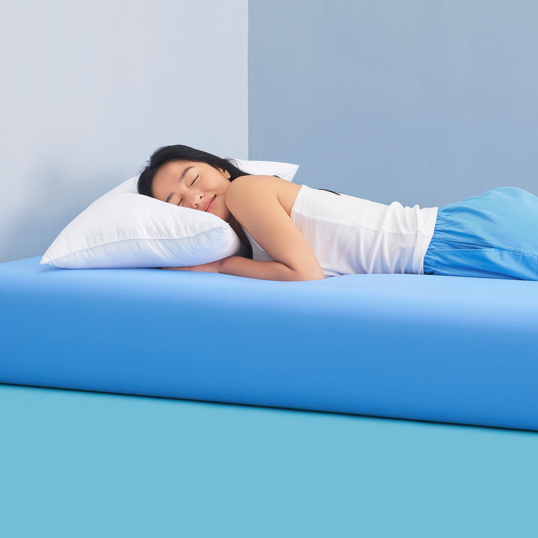 26cm pocket spring cooling skin mattress bluebox cube in close up details.