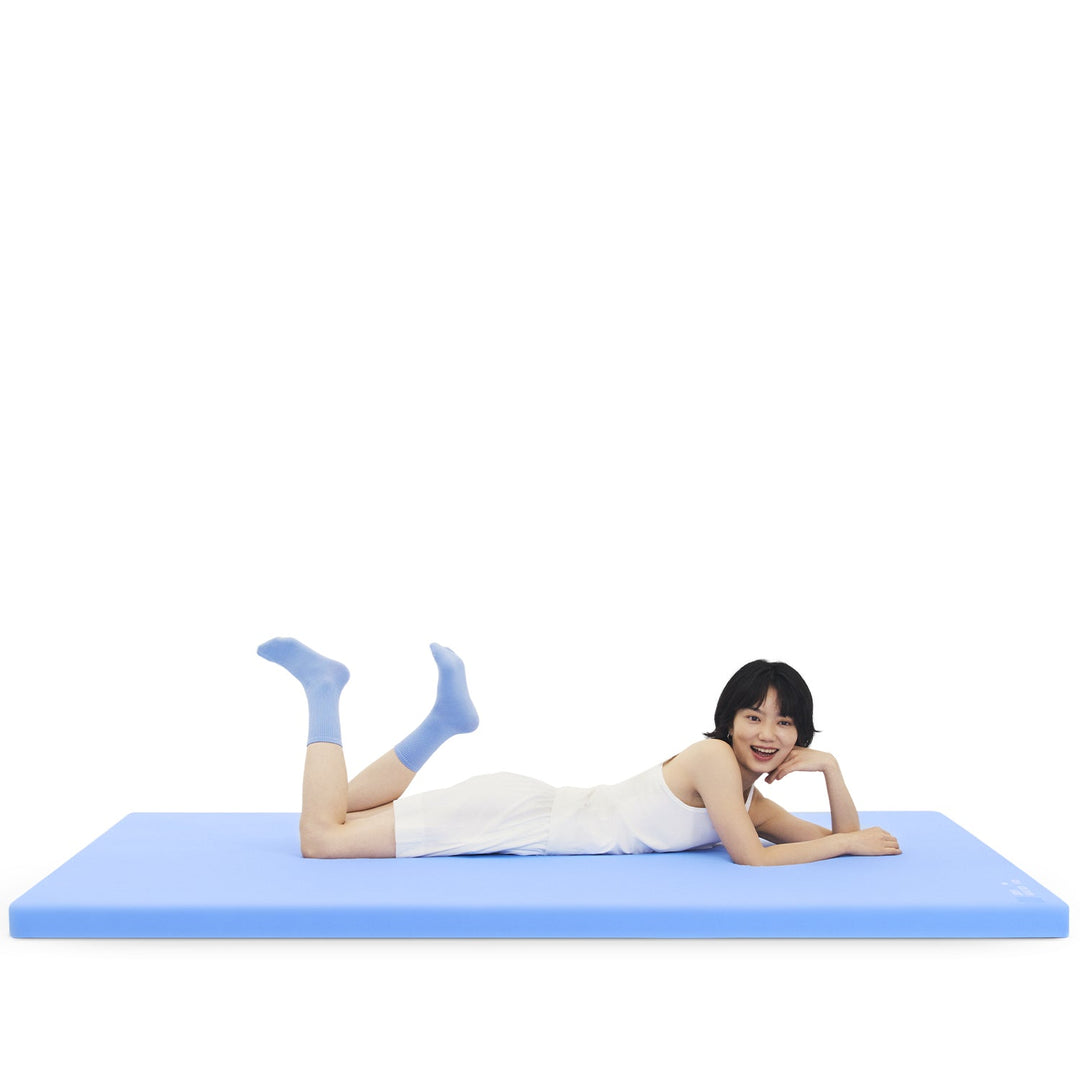 6cm hybrid medium firm cooling skin mattress bluebox in white background.