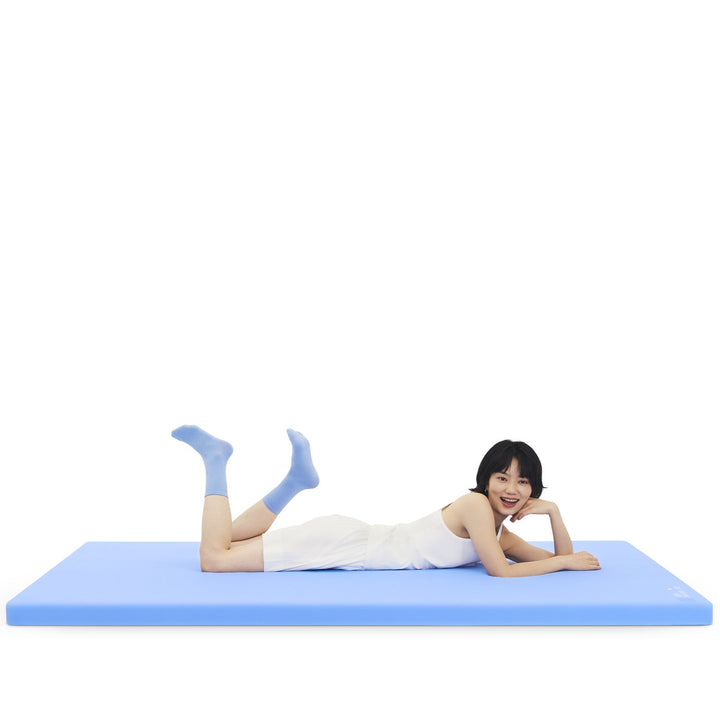 6cm hybrid medium firm cooling skin mattress bluebox in white background.