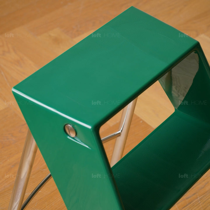 Contemporary plastic steel ladder alto detail 1.
