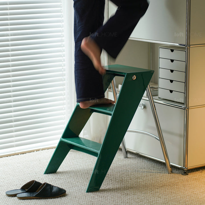 Bauhausplastic steel ladder alto with context.