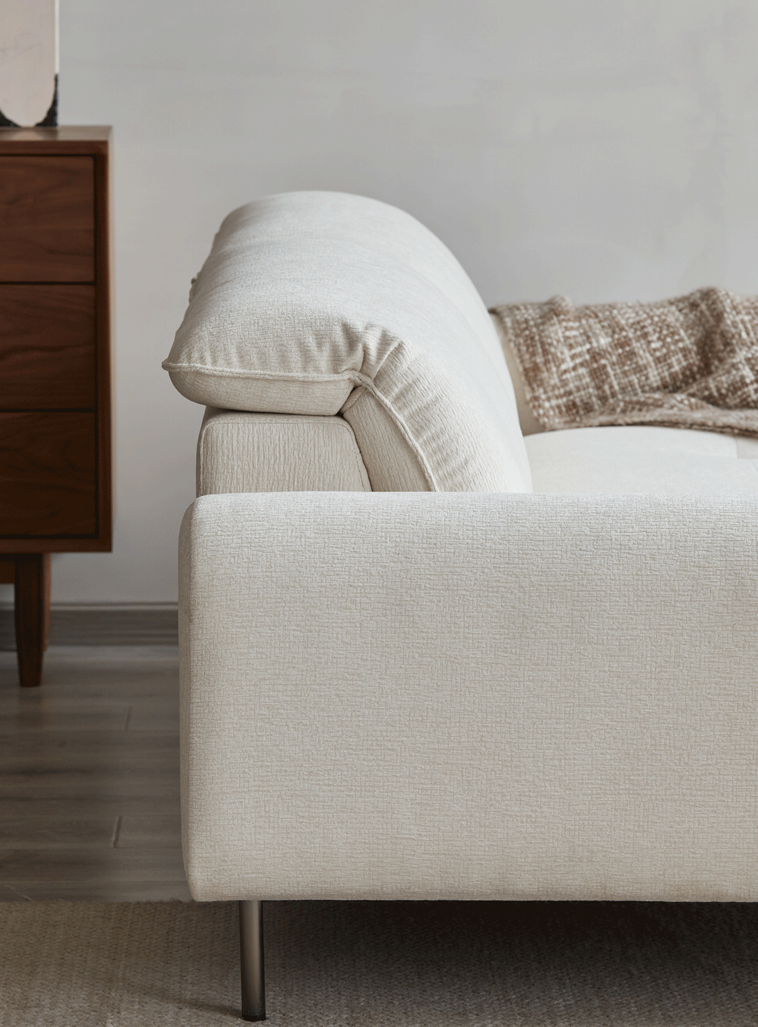 Minimalist chenille velvet fabric 3 seater sofa drift in details.