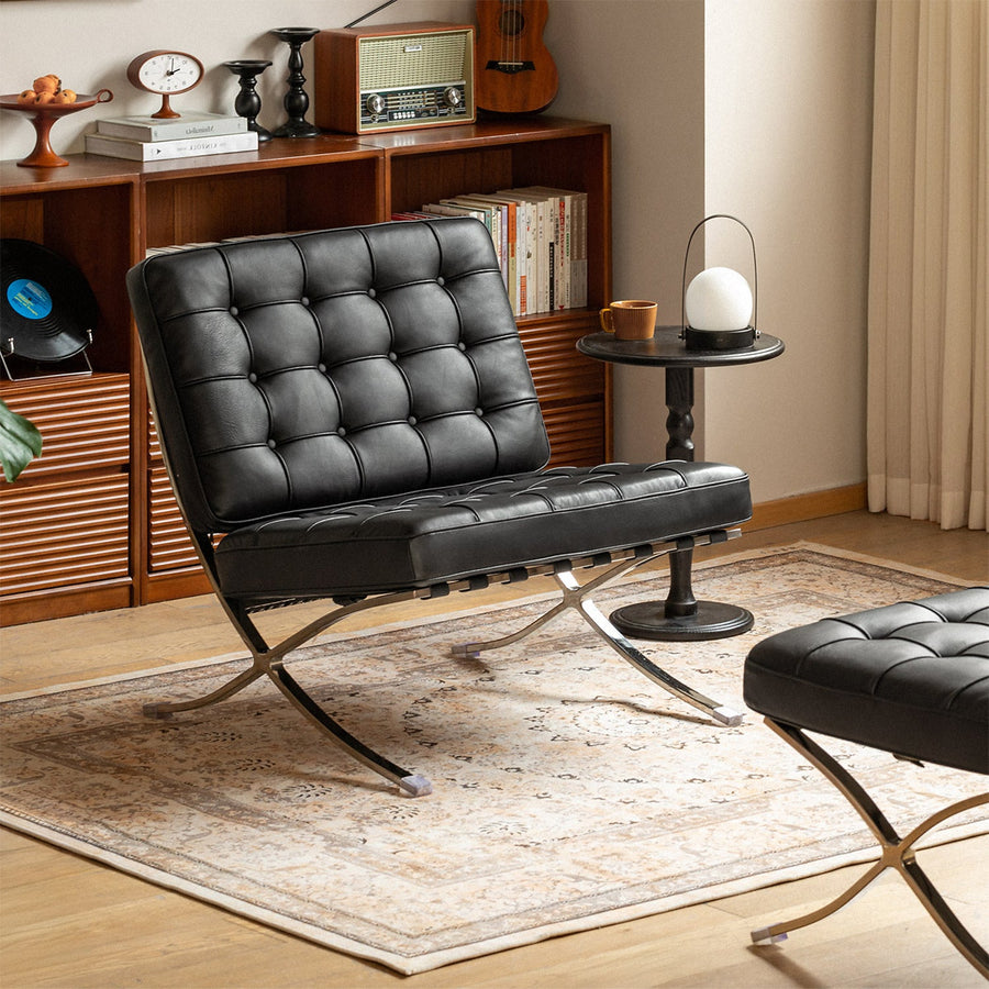 Bauhaus genuine leather 1 seater sofa barcelona primary product view.