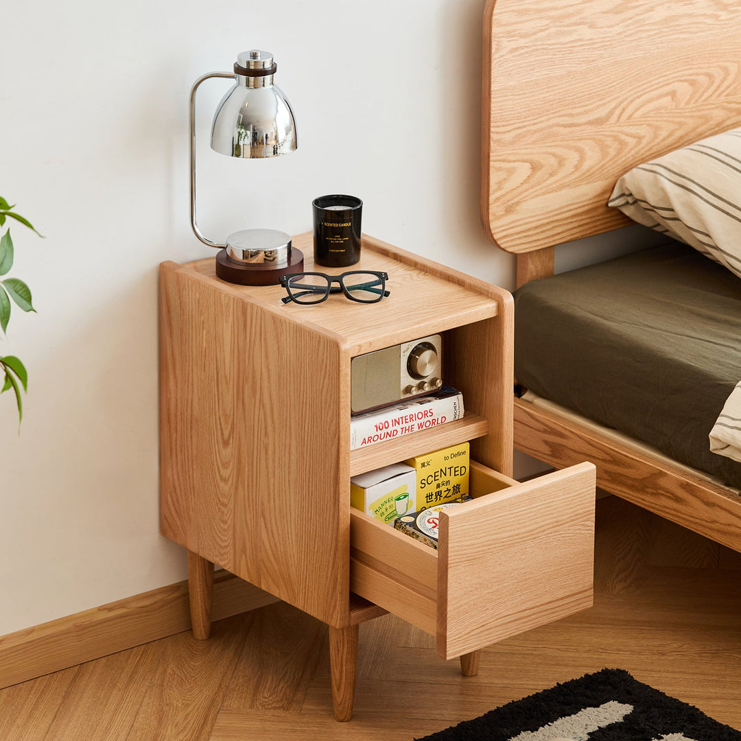 Scandinavian Oak Wood Side Table CUBO