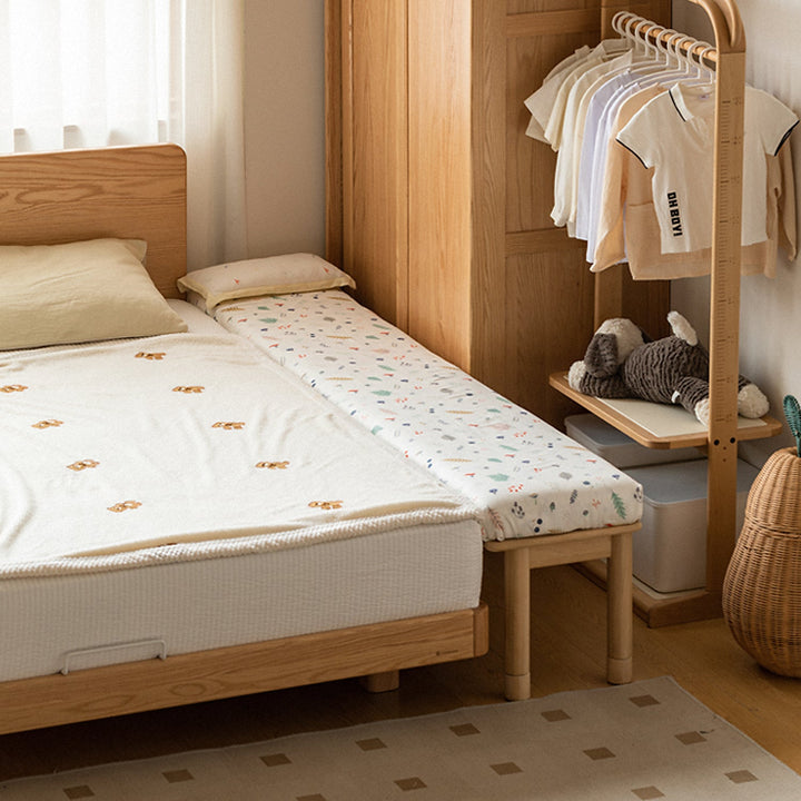 Scandinavian poplar wood extended splicing bed frame with mattress sela detail 1.