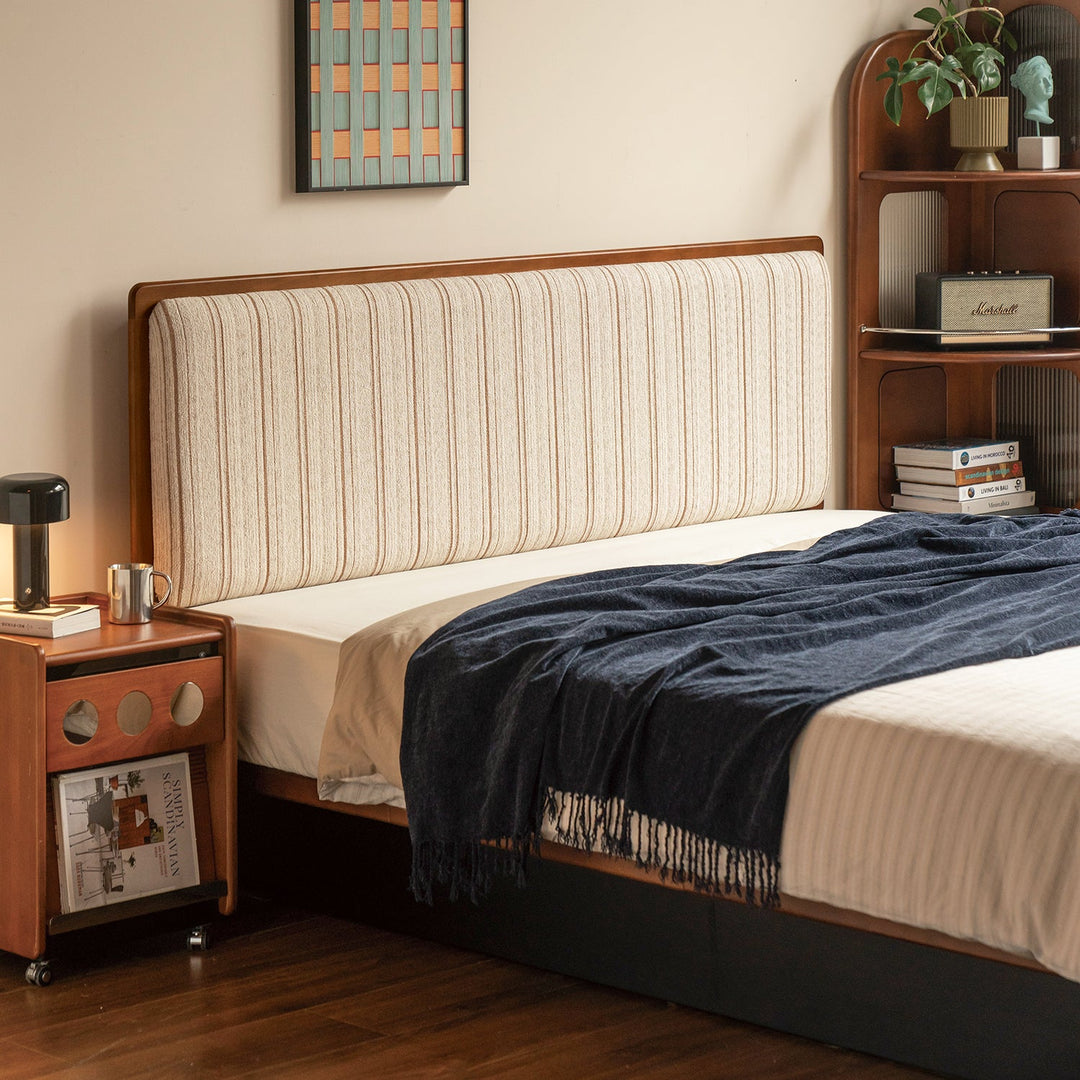 Bauhaus boxwood storage bed film in panoramic view.