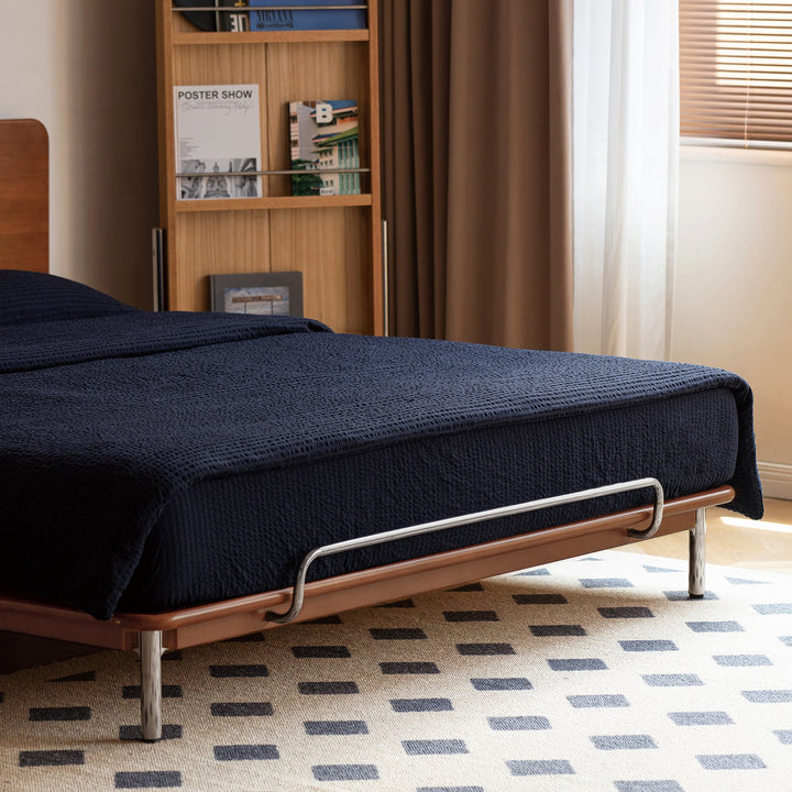 Bauhaus boxwood bed americano in panoramic view.