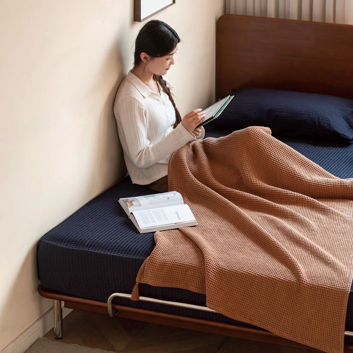 Bauhaus boxwood bed americano in real life style.