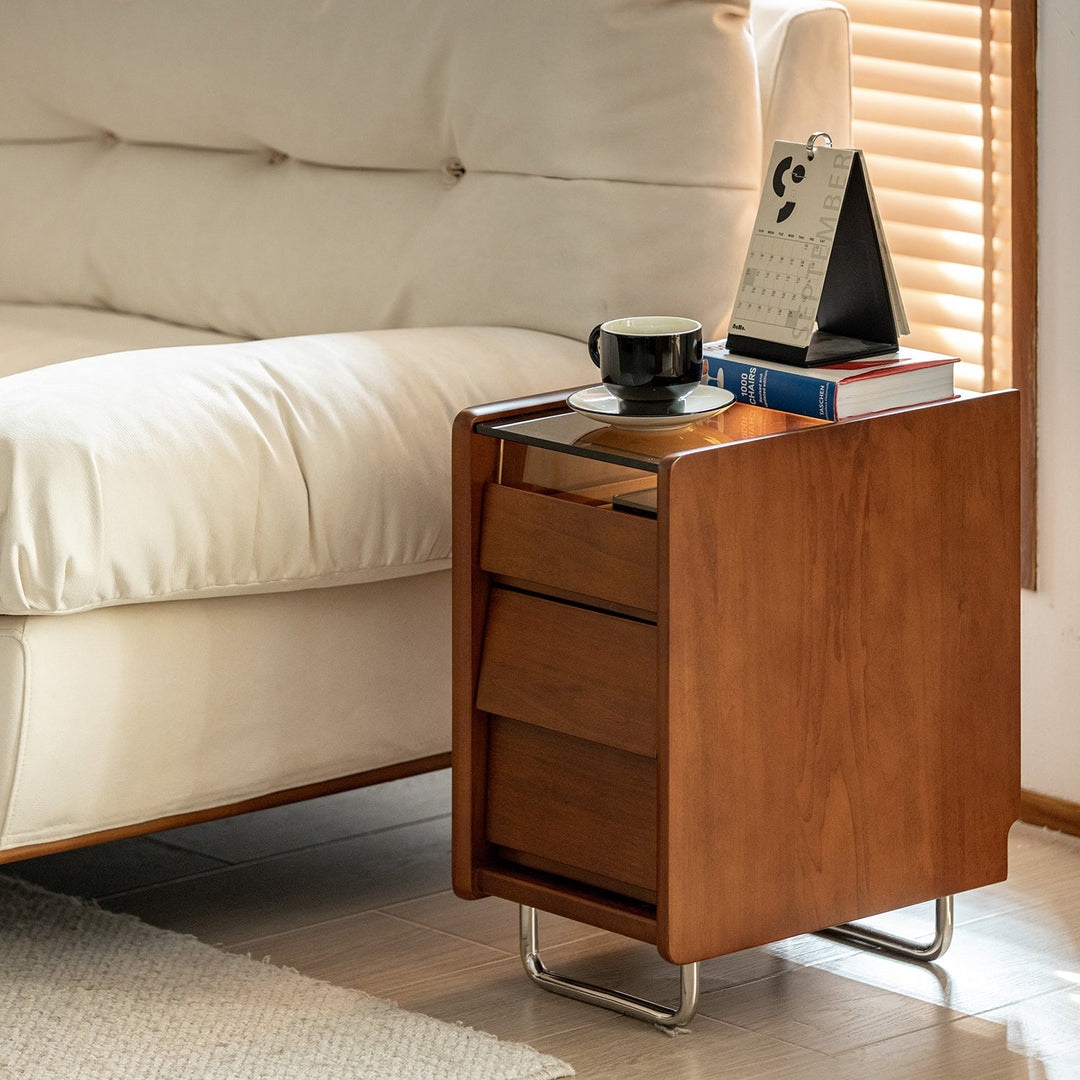 Bauhaus boxwood side table sita in close up details.