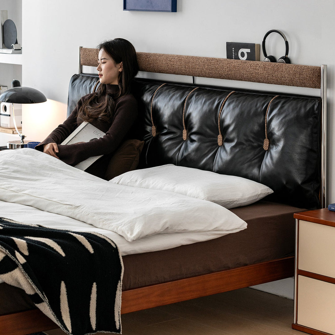 Bauhaus genuine leather bed supple black primary product view.