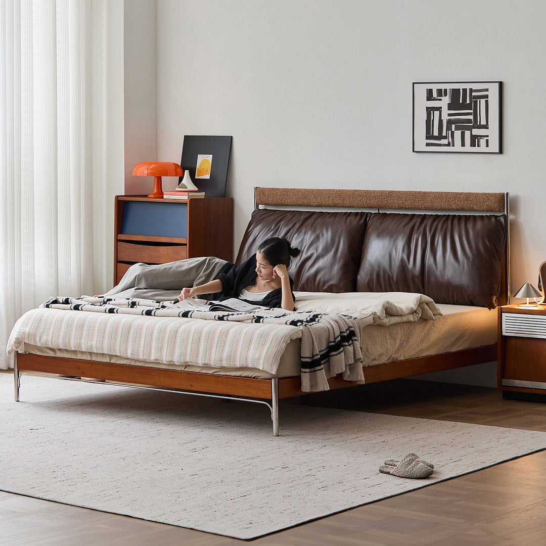 Bauhaus genuine leather bed supple brown primary product view.