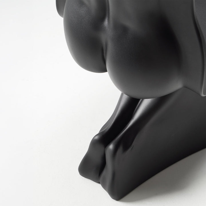 Bauhaus plastic dining chair her in details.