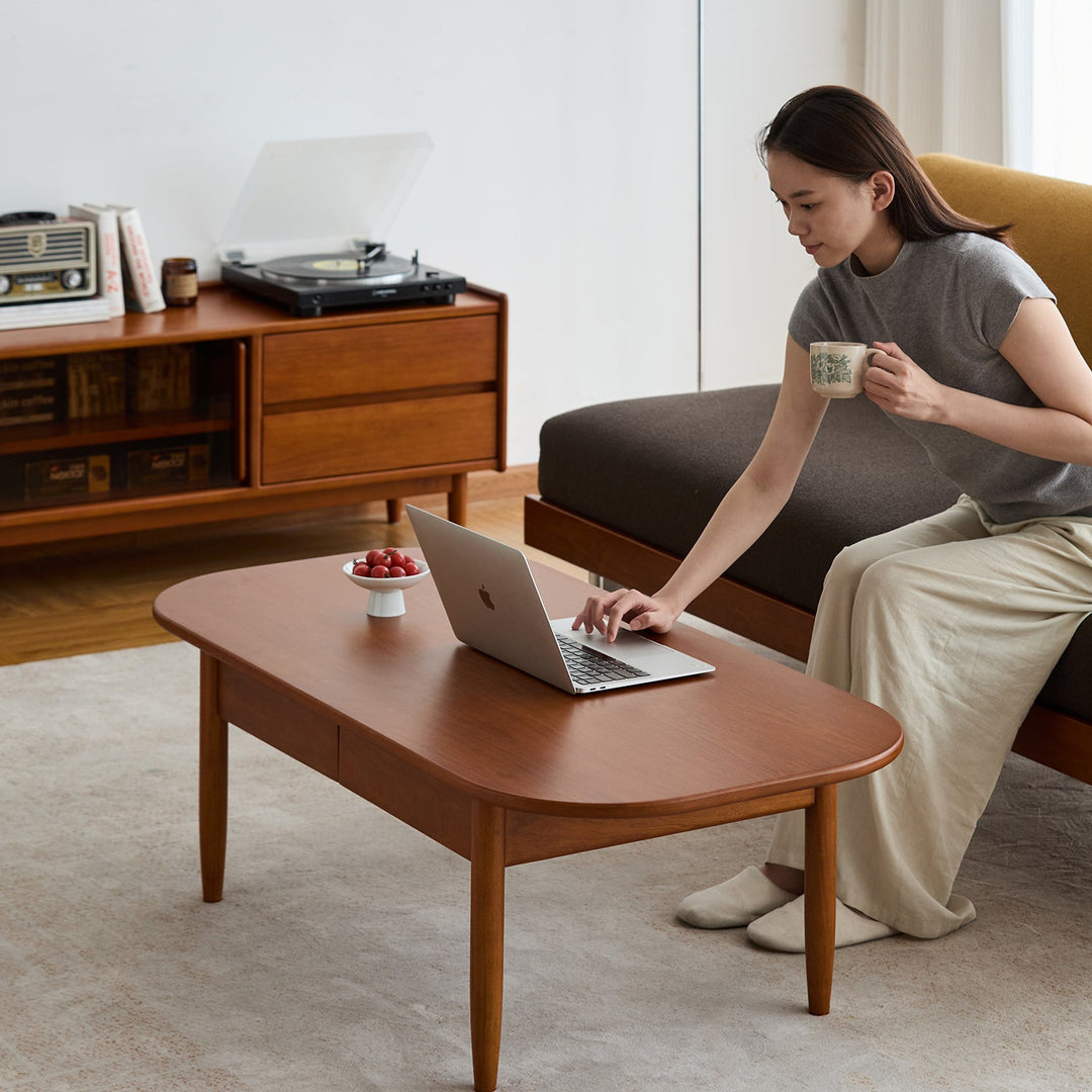 Vintage boxwood coffee table vista in details.