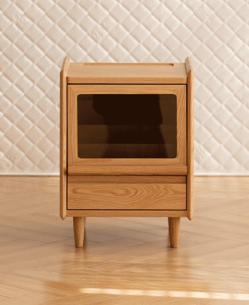 Scandinavian oak wood side table oxygen color swatches.