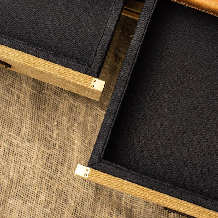 Vintage canvas coffee table guccio in details.