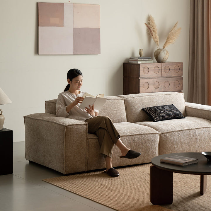 Minimalist linen fabric 4 seater sofa camaleonda in details.