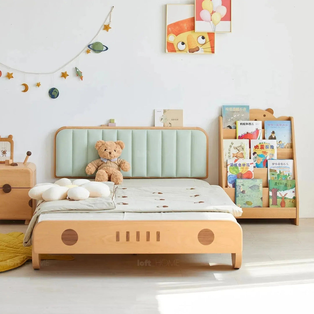 Scandinavian wood kids bookshelf 5 layers bear with context.