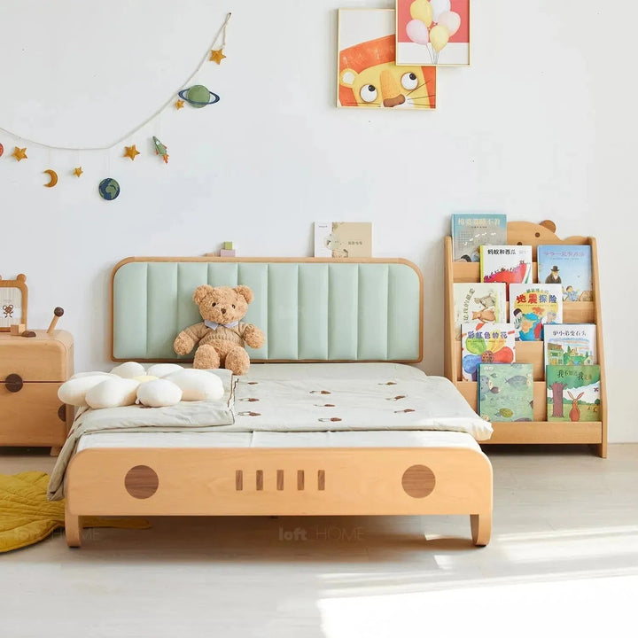 Scandinavian wood kids bookshelf 5 layers bear with context.