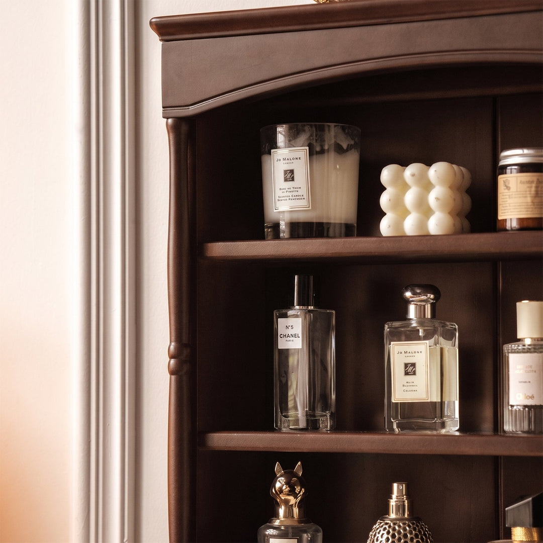 Vintage boxwood wood cup shelf vera in details.