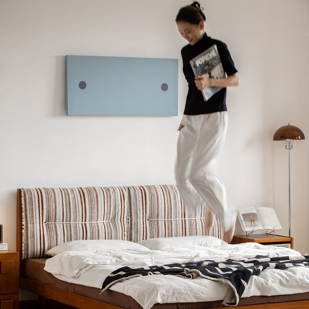 Vintage chenille velvet fabric boxwood bed milk material variants.